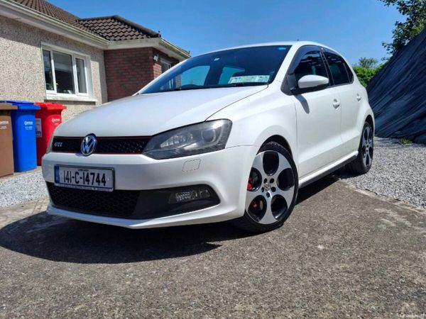 Volkswagen Polo Hatchback, Petrol, 2014, White