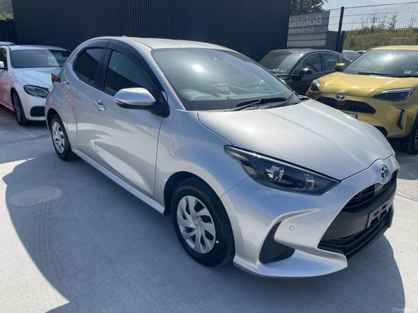 Toyota Yaris Hatchback, Petrol Hybrid, 2020, Silver