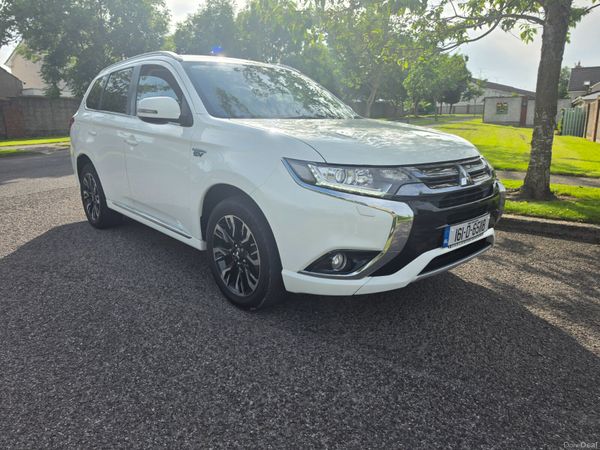 Mitsubishi Outlander SUV, Petrol Plug-in Hybrid, 2016, White
