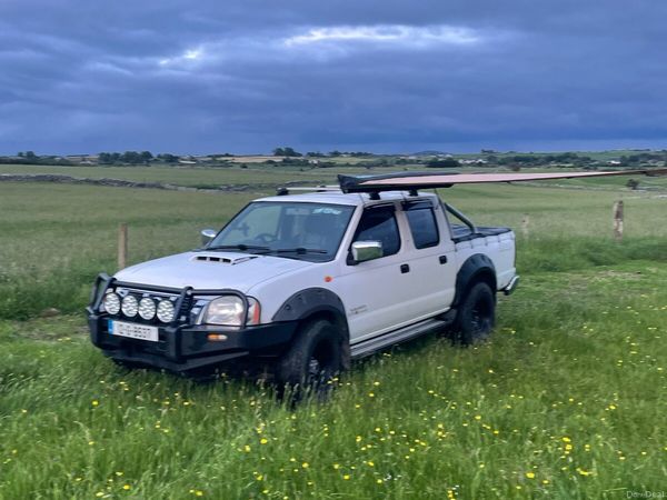 Nissan Navara Crew Cab, Diesel, 2012, White