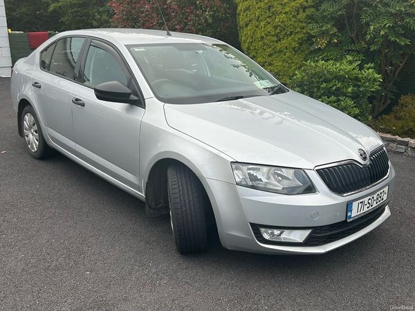 Skoda Octavia Saloon, Diesel, 2017, Grey