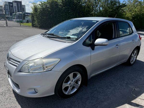 Toyota Auris Hatchback, Diesel, 2010, Silver