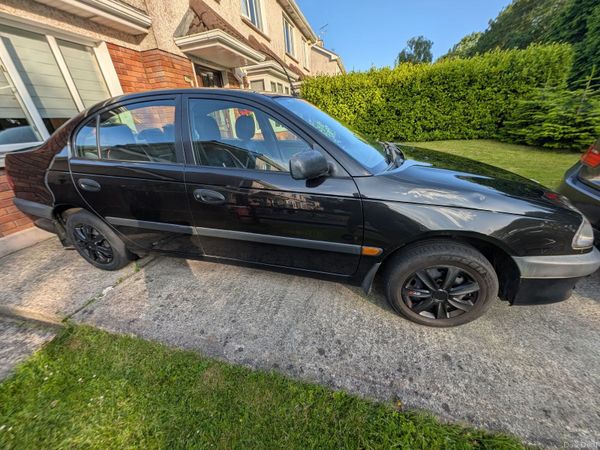 Toyota Avensis Saloon, Petrol, 1999, Black