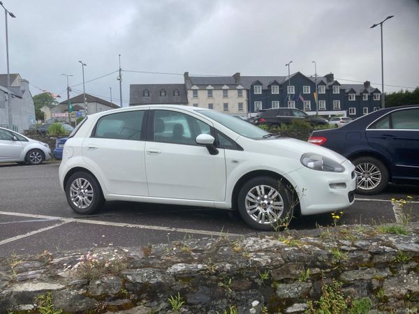 Fiat Punto Hatchback, Petrol, 2014, White