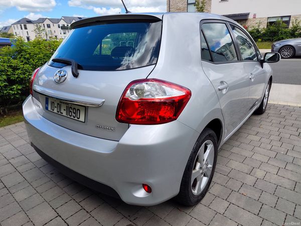 Toyota Auris Hatchback, Petrol, 2010, Silver
