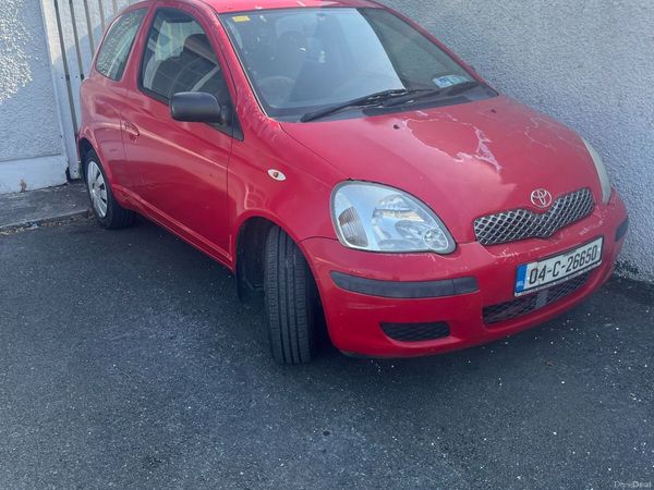 Toyota Yaris Hatchback, Petrol, 2004, Red