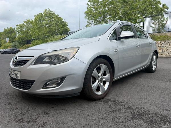 Opel Astra Hatchback, Diesel, 2010, Silver