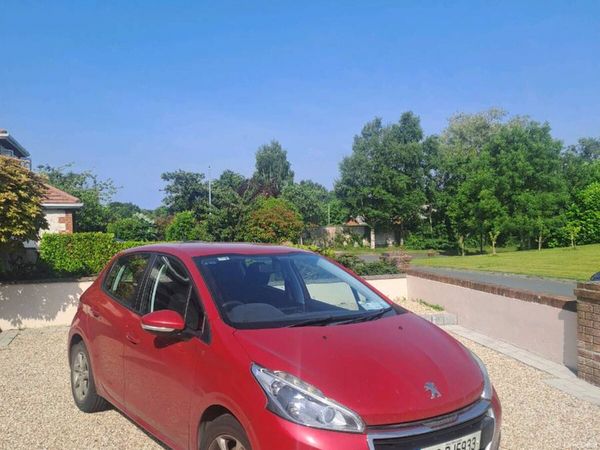 Peugeot 208 Hatchback, Petrol, 2015, Red