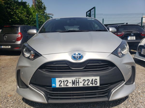Toyota Yaris Hatchback, Petrol Hybrid, 2021, Silver