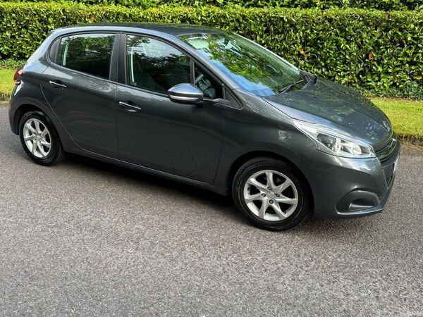 Peugeot 208 Hatchback, Petrol, 2015, Grey