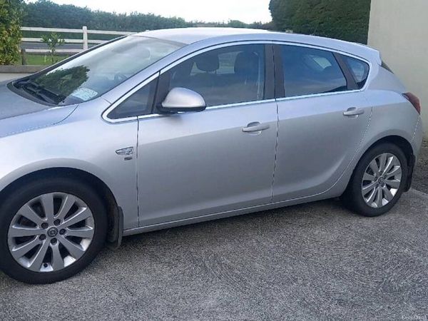 Opel Astra Hatchback, Diesel, 2011, Silver