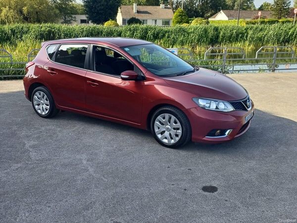 Nissan Pulsar Hatchback, Diesel, 2015, Red