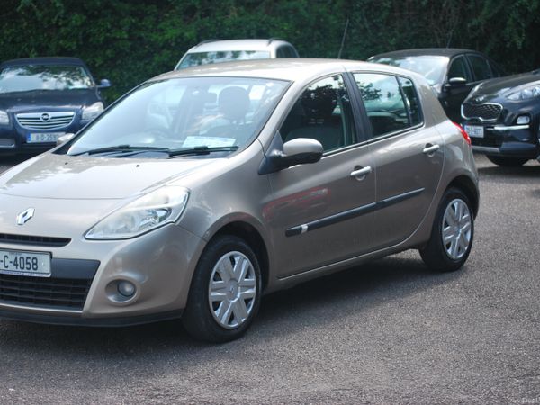 Renault Clio Hatchback, Petrol, 2011, Gold