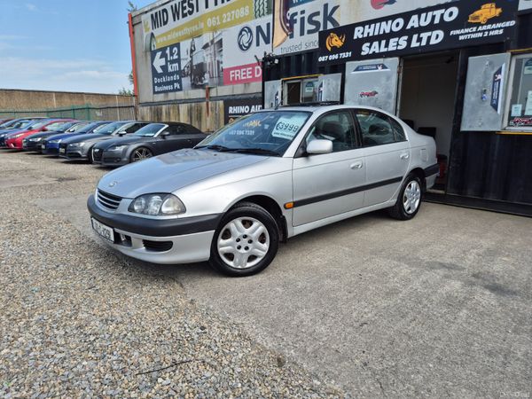 Toyota Avensis Saloon, Petrol, 2000, Silver