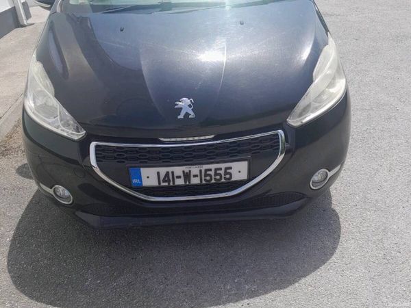 Peugeot 208 Hatchback, Diesel, 2014, Black