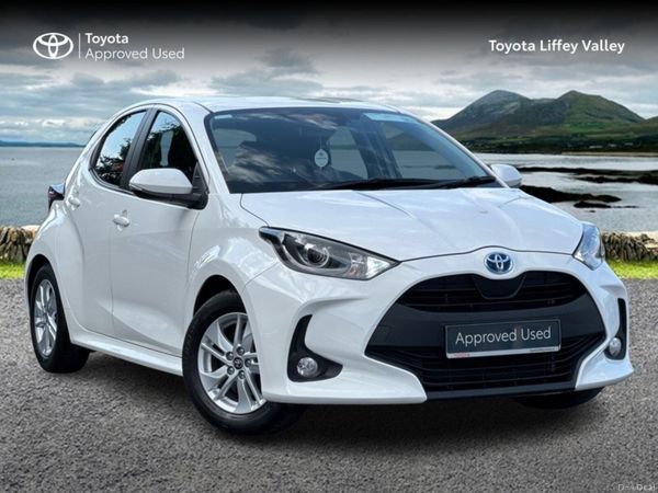 Toyota Yaris Hatchback, Petrol Hybrid, 2023, White