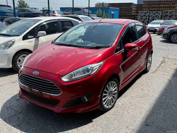 Ford Fiesta Hatchback, Petrol, 2015, Red