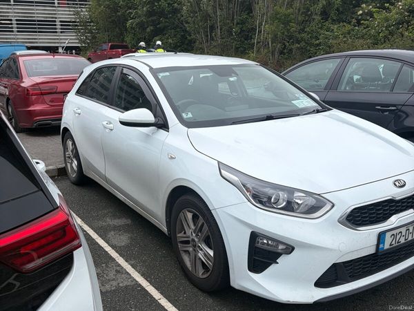 Kia Ceed Hatchback, Diesel Hybrid, 2021, White