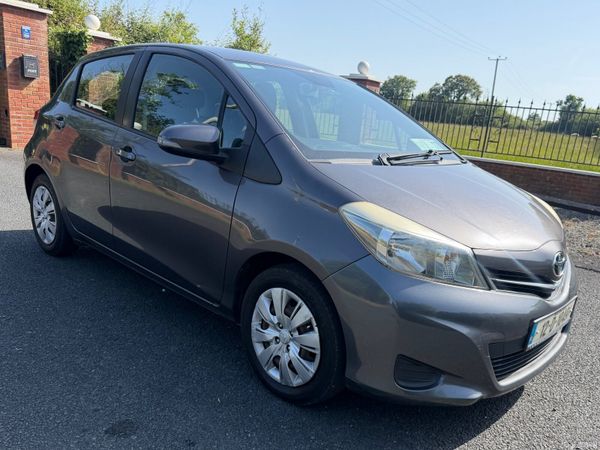 Toyota Yaris Hatchback, Petrol, 2012, Grey