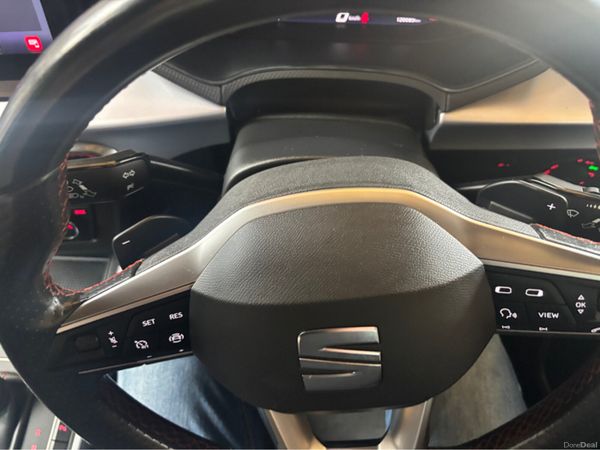 SEAT Arona Hatchback, Petrol, 2023, Red