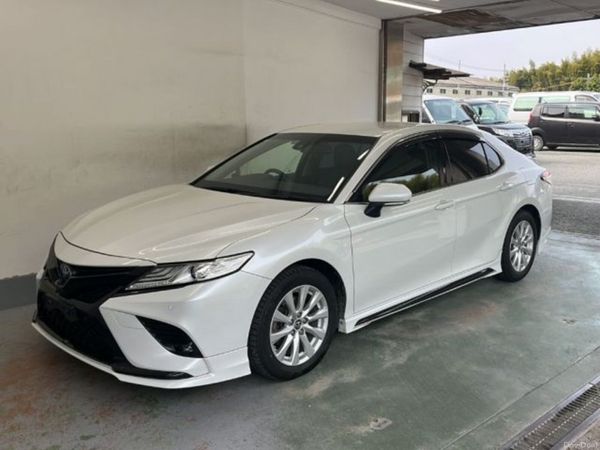 Toyota Camry Saloon, Petrol Hybrid, 2019, White