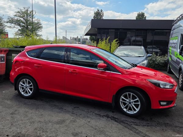 Ford Focus Hatchback, Petrol, 2016, Red