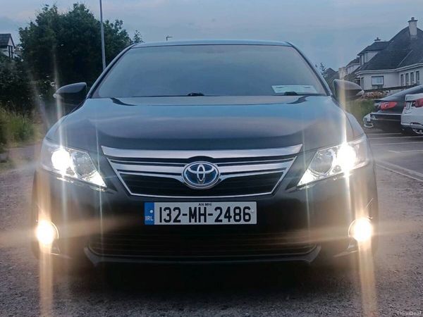 Toyota Camry Saloon, Petrol Hybrid, 2019, White