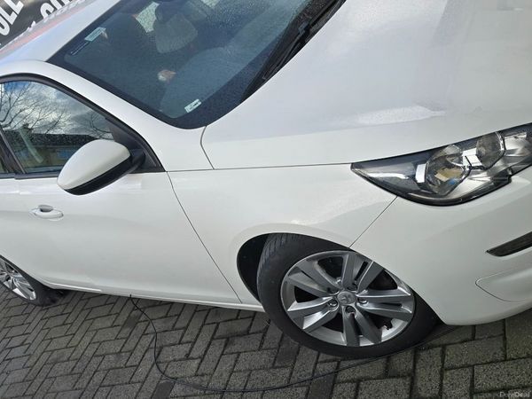 Peugeot 308 Hatchback, Diesel, 2014, White