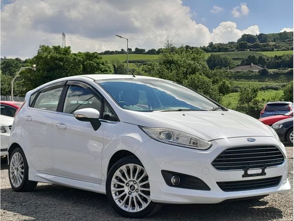 Ford Fiesta Hatchback, Petrol, 2014, White