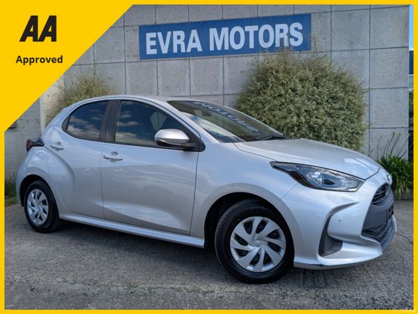 Toyota Yaris Hatchback, Petrol Hybrid, 2022, Silver