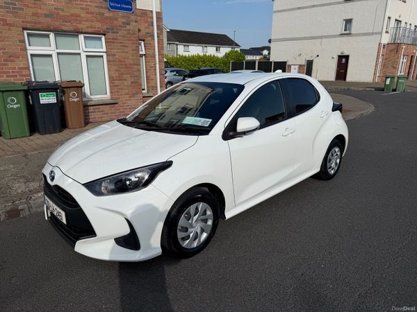 Toyota Yaris Hatchback, Petrol Hybrid, 2023, White