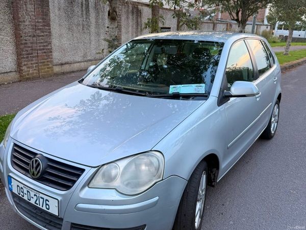 Volkswagen Polo Hatchback, Petrol, 2009, Silver