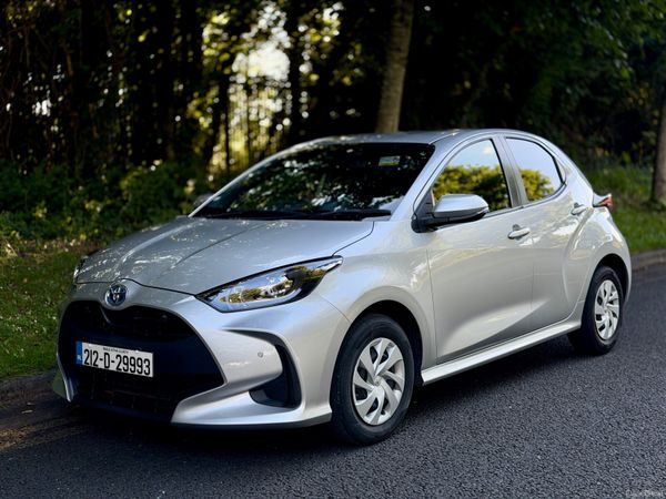 Toyota Yaris Hatchback, Petrol Hybrid, 2021, Blue