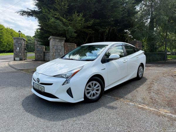 Toyota Prius Hatchback, Petrol Hybrid, 2017, White