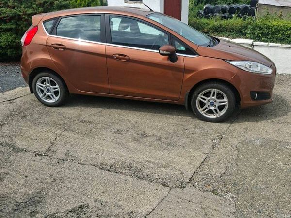 Ford Fiesta Hatchback, Petrol, 2013, Gold