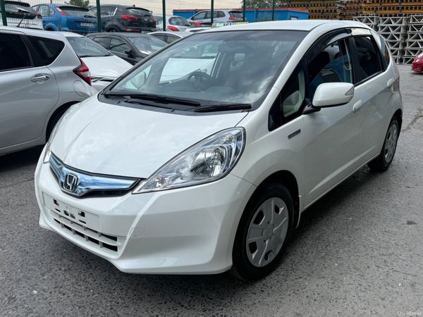 Honda Fit Hatchback, Petrol Hybrid, 2013, White