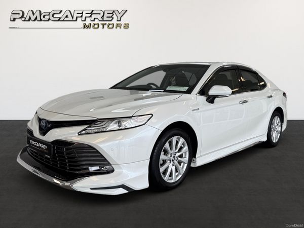 Toyota Camry Saloon, Petrol Hybrid, 2020, White