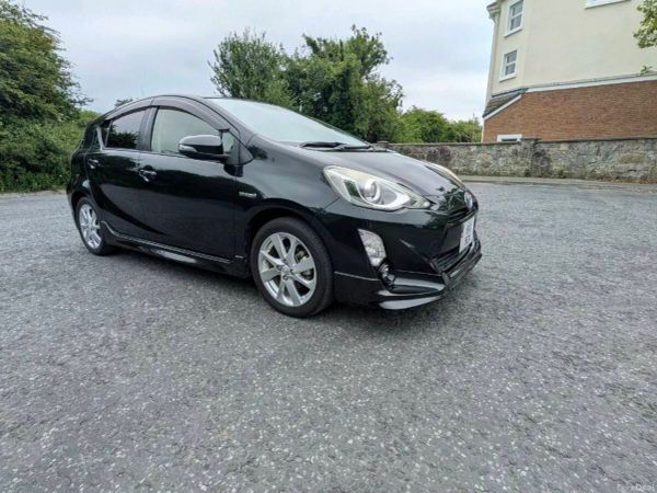 Toyota Aqua Hatchback, Petrol Hybrid, 2015, Black
