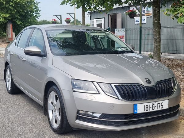 Skoda Octavia Saloon, Petrol, 2018, Gold