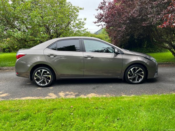 Toyota Corolla Saloon, Diesel, 2017, Grey