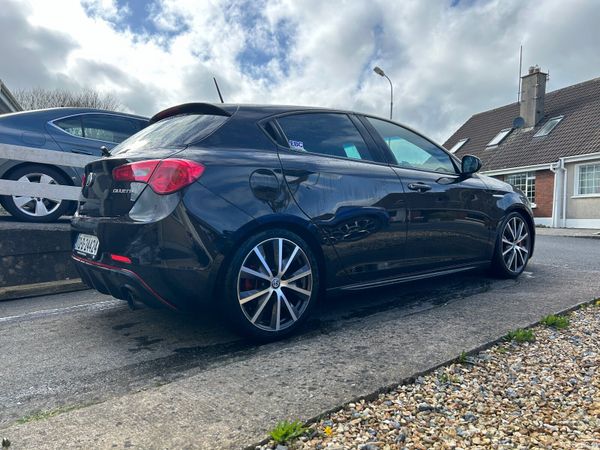 Alfa Romeo Giulietta Hatchback, Petrol, 2017, Black