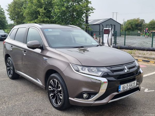 Mitsubishi Outlander SUV, Petrol Plug-in Hybrid, 2016, Brown