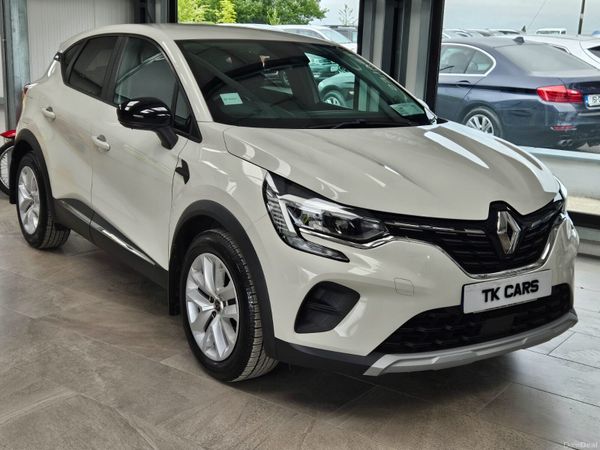 Renault Captur Hatchback, Petrol, 2021, White
