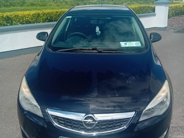 Opel Astra Hatchback, Diesel, 2011, Black