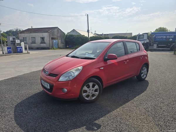 Hyundai i20 Hatchback, Petrol, 2009, Red