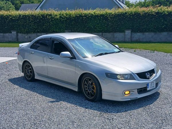 Honda Accord Saloon, Petrol, 2003, Silver