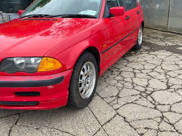 BMW 3-Series Saloon, Petrol, 1999, Red