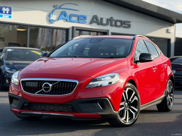 Volvo V40 Hatchback, Petrol, 2017, Red