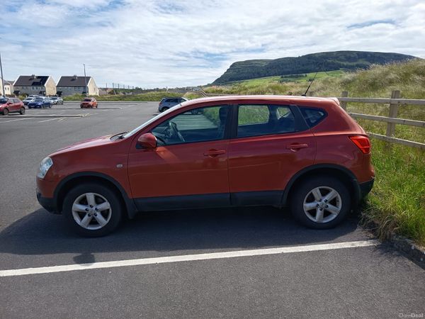 Nissan Qashqai Hatchback, Diesel, 2009, Red