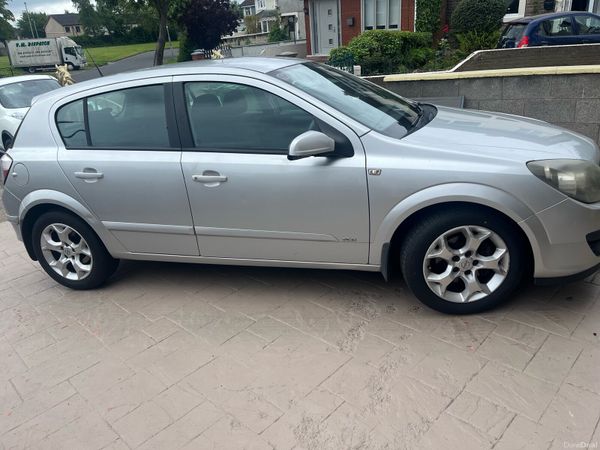 Opel Astra Hatchback, Petrol, 2007, Silver